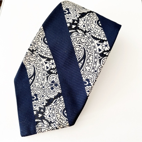 Oleg Cassini Other - Vintage Oleg Cassini Extra Wide Tie in Navy Blue Stripe Paisley Print